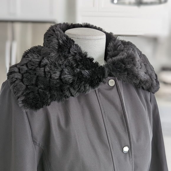 Beautiful Simon Chang Spring/fall jacket - Picture 2 of 9